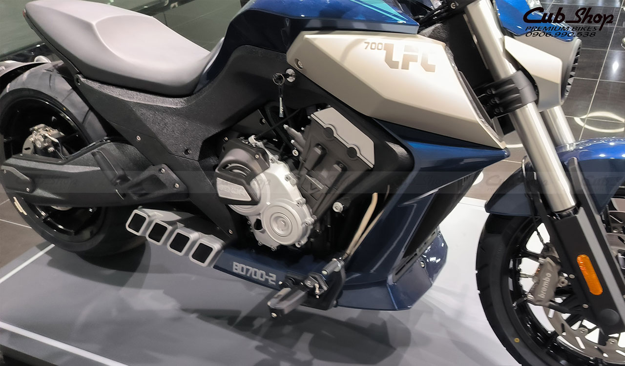 Moto-phan-khoi-lon-benda-lfc700-2023