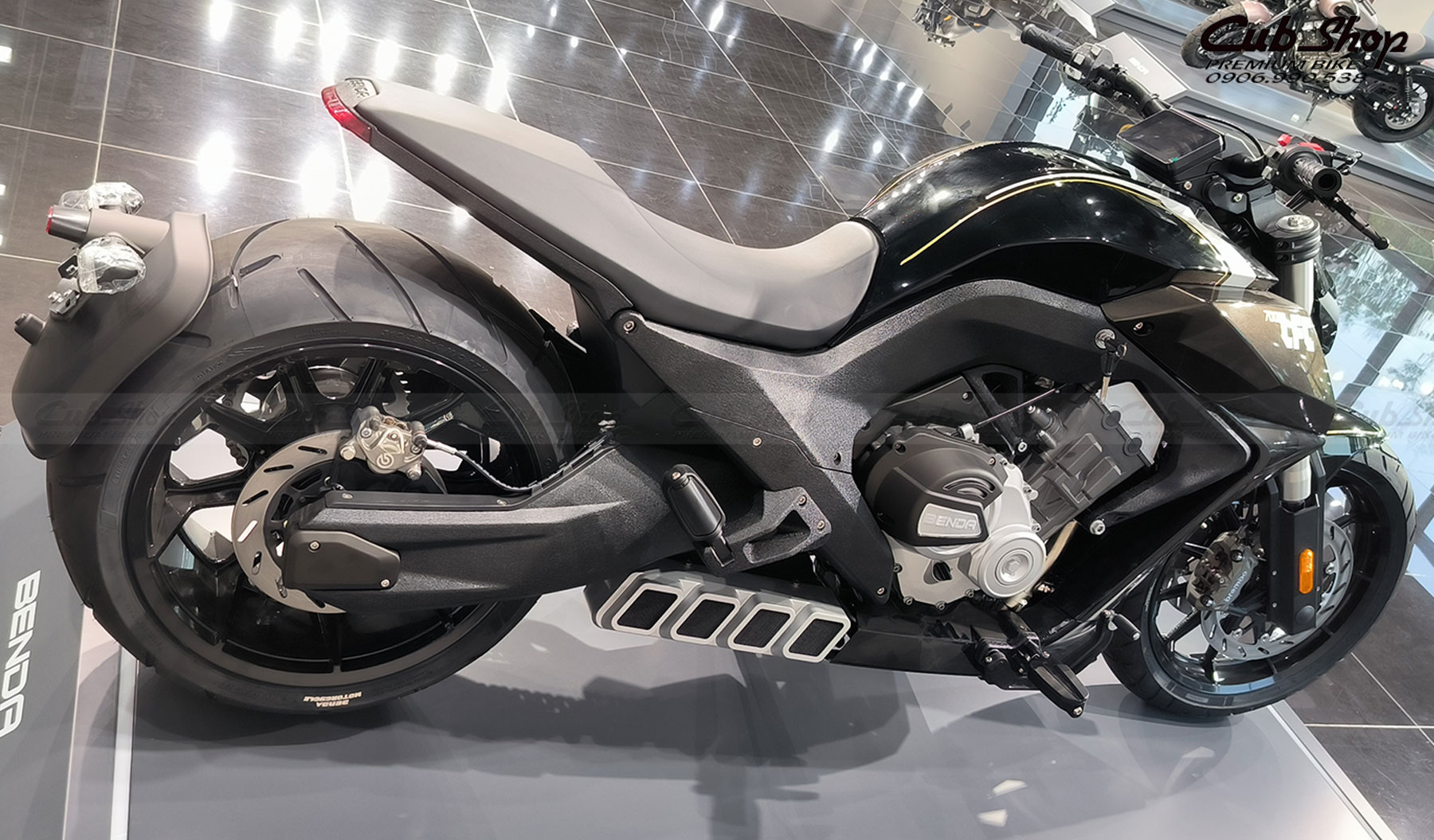 Moto-phan-khoi-lon-benda-lfc700-2023