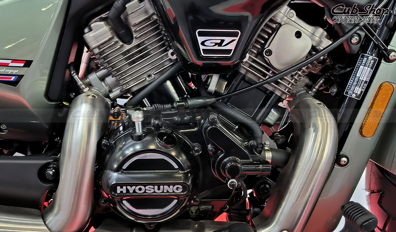 Moto-phan-khoi-lon-hyosung-300R-2023