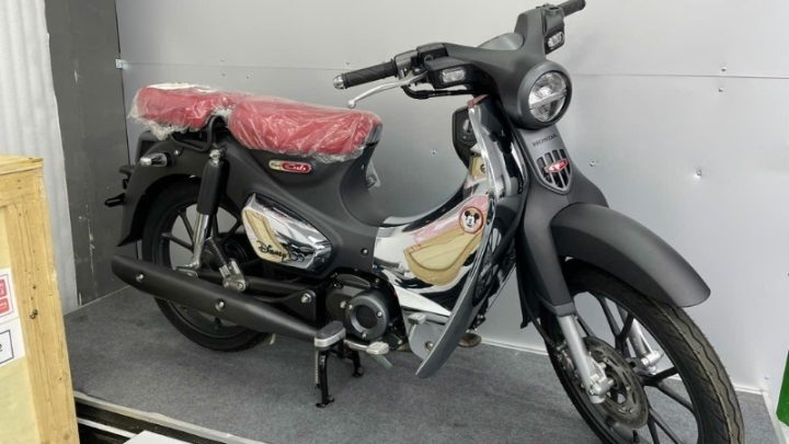 Honda Cub C125 Disney