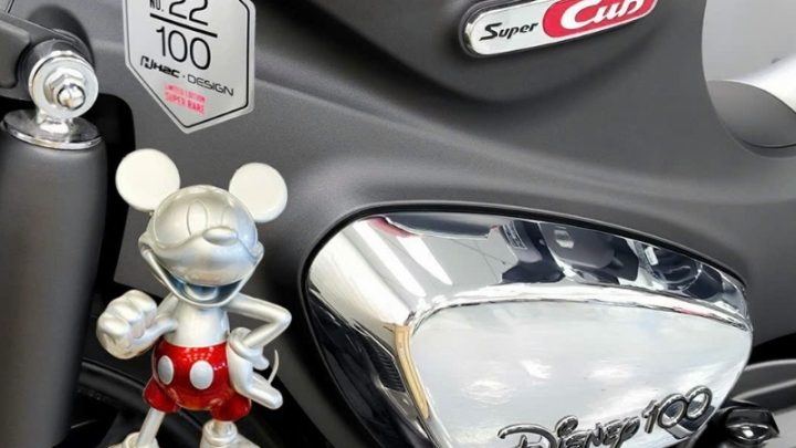 Honda Cub C125 Disney