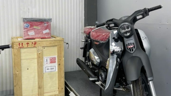 Honda Cub C125 Disney