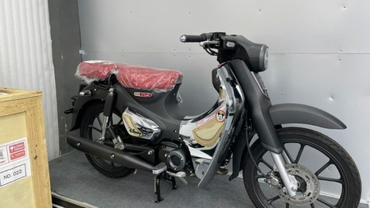 Honda Cub C125 Disney