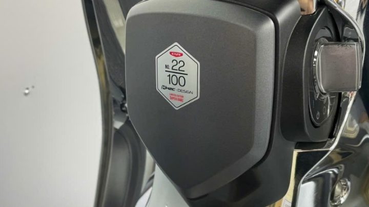 Honda Cub C125 Disney
