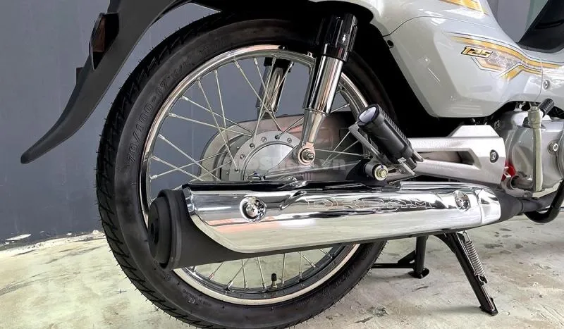 Honda Dream 125 nhập Thái Lan màu trắng đang được săn đón tại Việt Nam