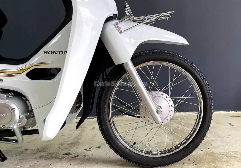 Honda Dream 125 nhập Thái Lan màu trắng đang được săn đón tại Việt Nam