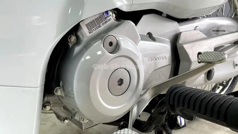 Honda Dream 125 nhập Thái Lan màu trắng đang được săn đón tại Việt Nam