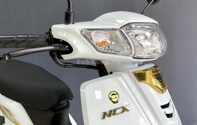 Honda Dream 125 nhập Thái Lan màu trắng đang được săn đón tại Việt Nam