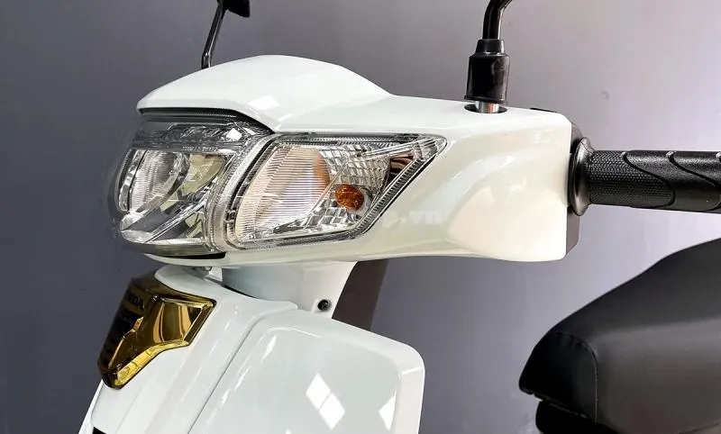 Honda Dream 125 nhập Thái Lan màu trắng đang được săn đón tại Việt Nam