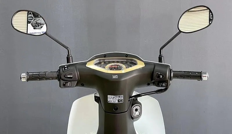 Honda Dream 125 nhập Thái Lan màu trắng đang được săn đón tại Việt Nam