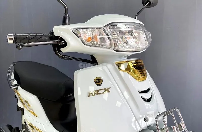 Honda Dream 125 nhập Thái Lan màu trắng đang được săn đón tại Việt Nam