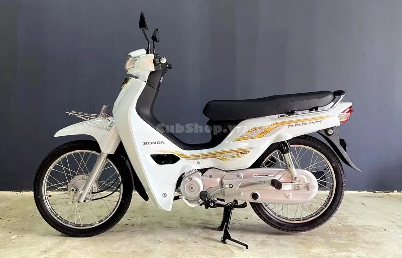 Honda Dream 125 nhập Thái Lan màu trắng đang được săn đón tại Việt Nam