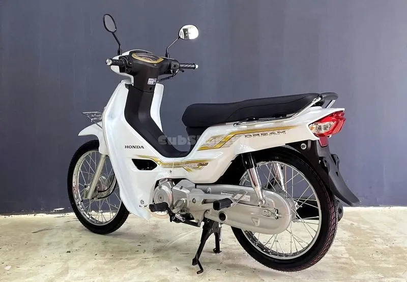 Honda Dream 125 nhập Thái Lan màu trắng đang được săn đón tại Việt Nam