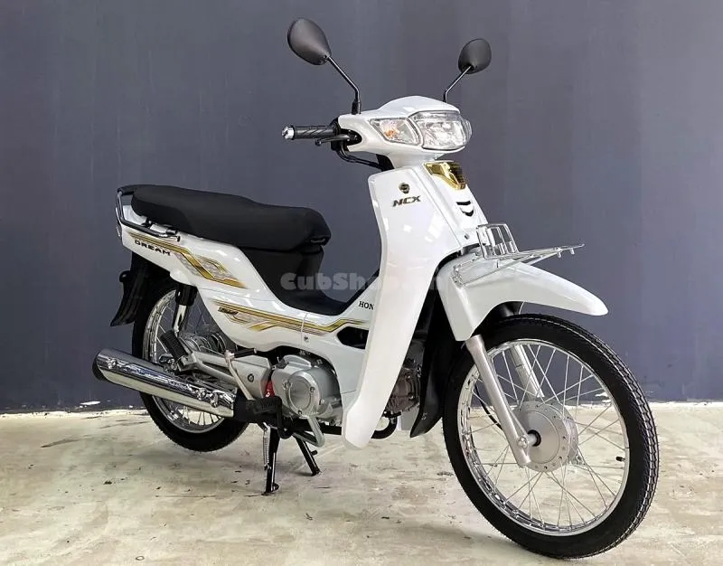 Honda Dream 125 nhập Thái Lan màu trắng đang được săn đón tại Việt Nam