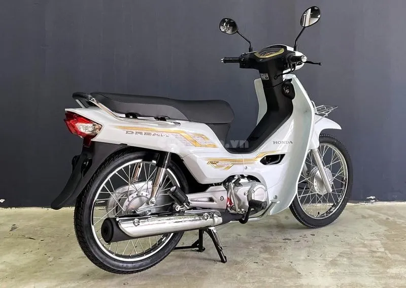 Honda Dream 125 nhập Thái Lan màu trắng đang được săn đón tại Việt Nam