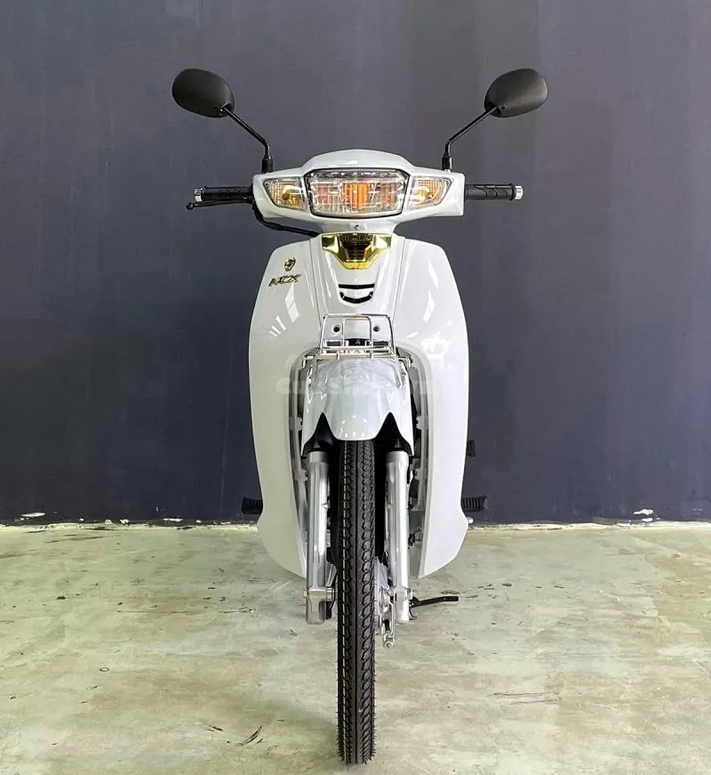 Honda Dream 125 nhập Thái Lan màu trắng đang được săn đón tại Việt Nam