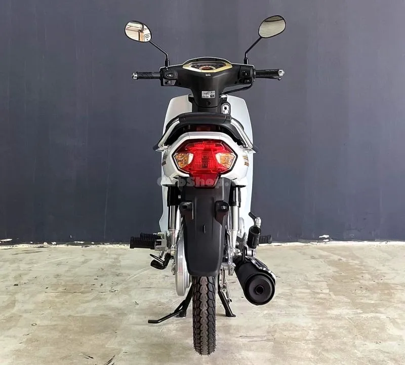 Honda Dream 125 nhập Thái Lan màu trắng đang được săn đón tại Việt Nam