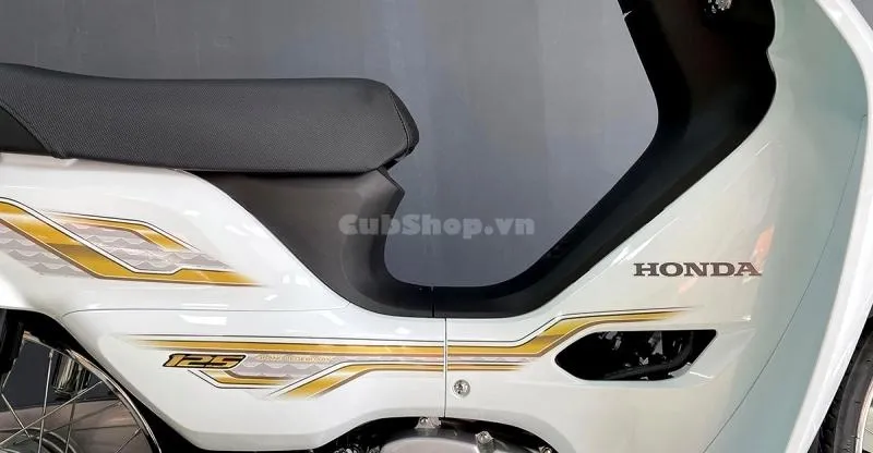 Honda Dream 125 nhập Thái Lan màu trắng đang được săn đón tại Việt Nam