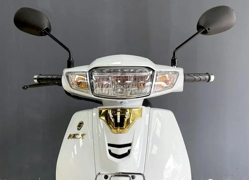 Honda Dream 125 nhập Thái Lan màu trắng đang được săn đón tại Việt Nam