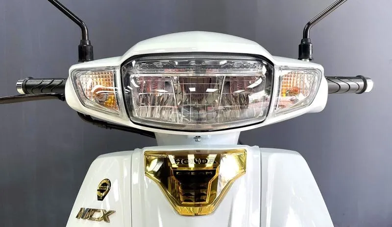 Honda Dream 125 nhập Thái Lan màu trắng đang được săn đón tại Việt Nam