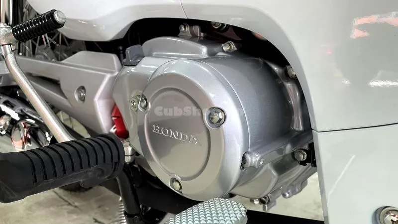 Honda Dream 125 nhập Thái Lan màu trắng đang được săn đón tại Việt Nam