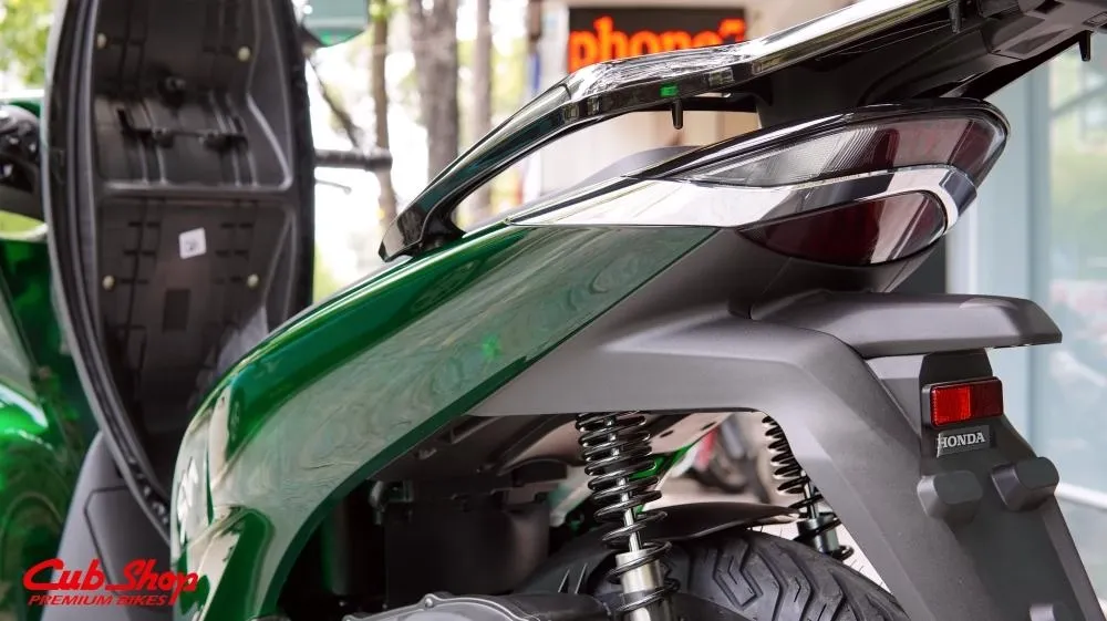 SH125i Vetro nhập khẩu Ý