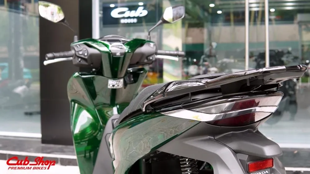 SH125i Vetro nhập khẩu Ý