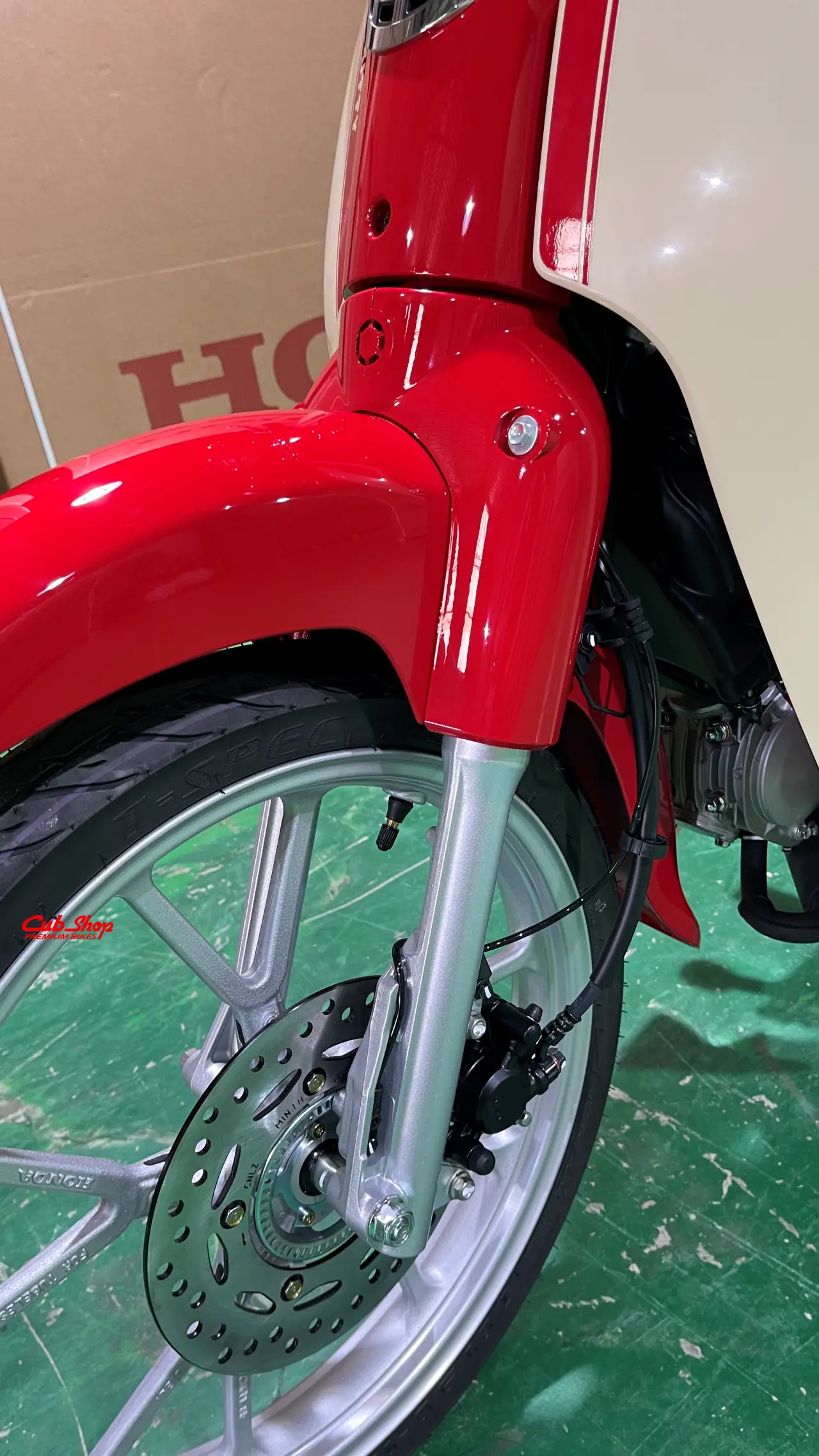 Honda Super Cub Hello Kitty 110cc – Biểu Tượng Phong Cách Hiện Đại