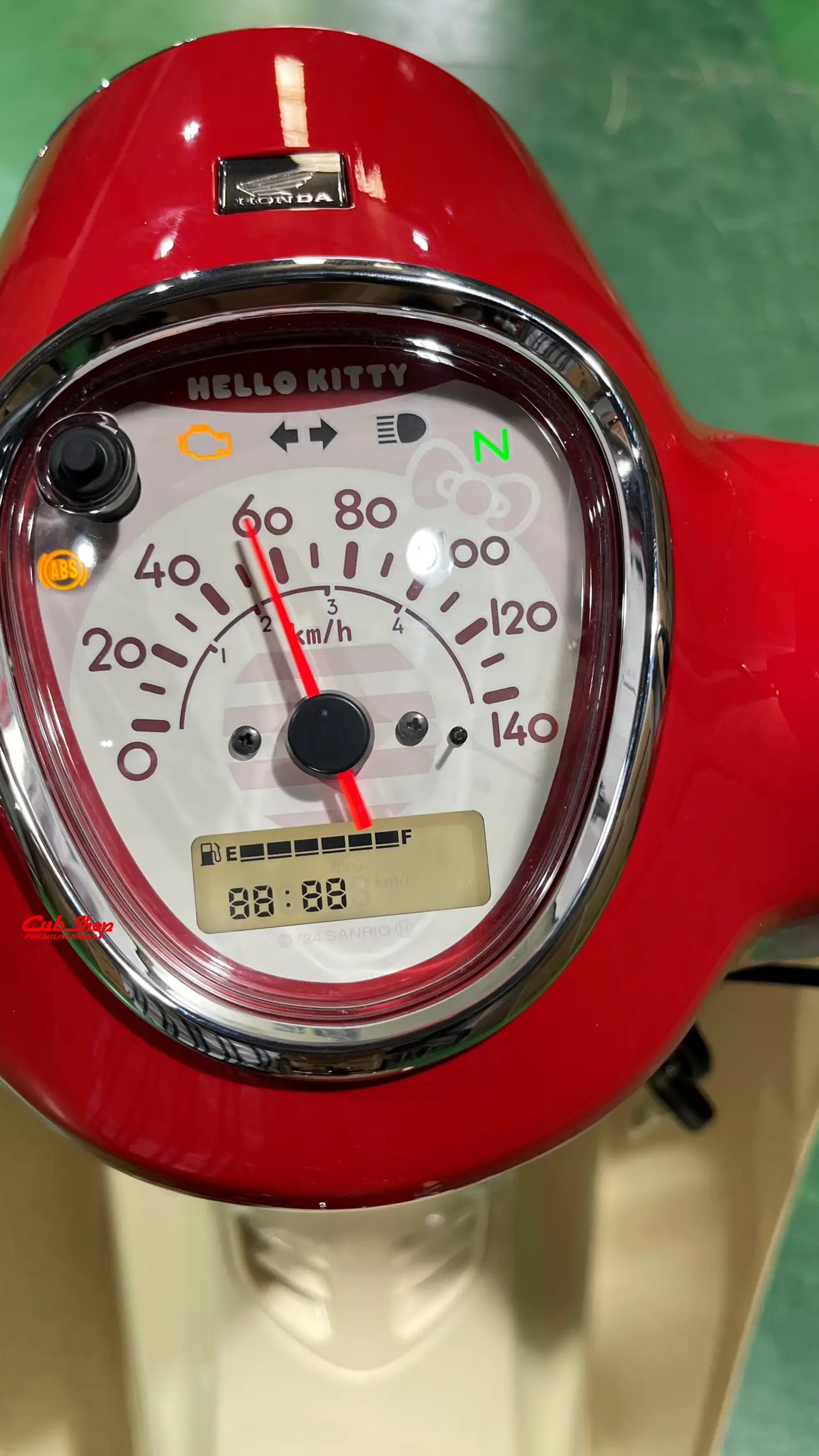 Honda Super Cub Hello Kitty 110cc – Biểu Tượng Phong Cách Hiện Đại