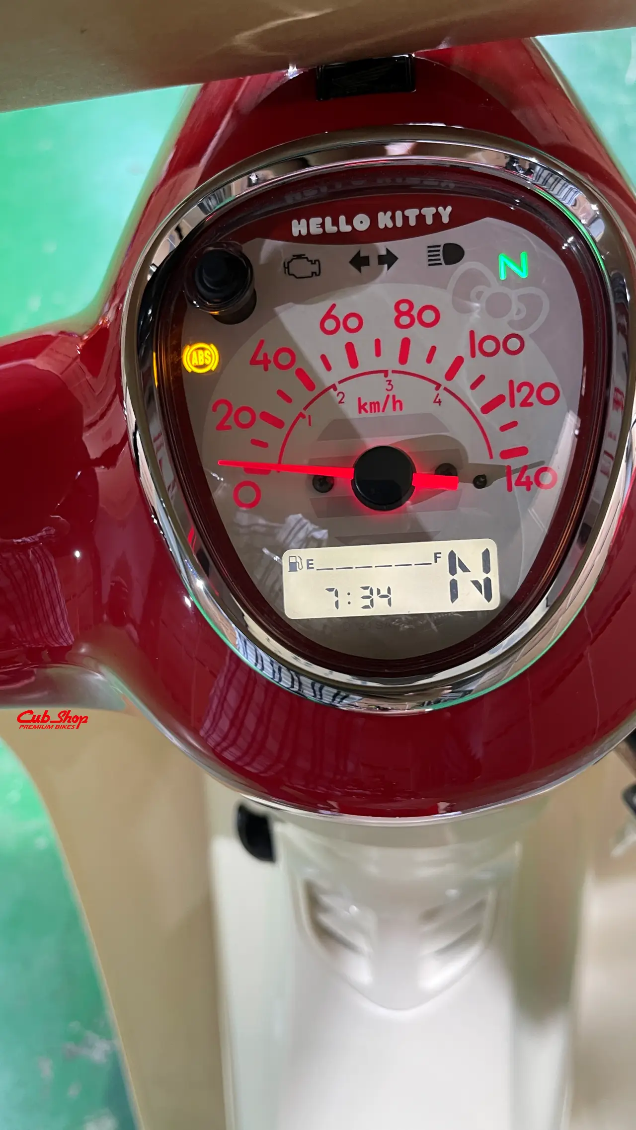 Honda Super Cub Hello Kitty 110cc – Biểu Tượng Phong Cách Hiện Đại