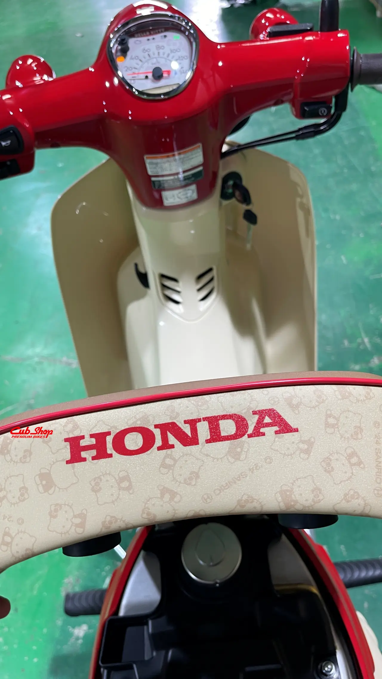 Honda Super Cub Hello Kitty 110cc – Biểu Tượng Phong Cách Hiện Đại
