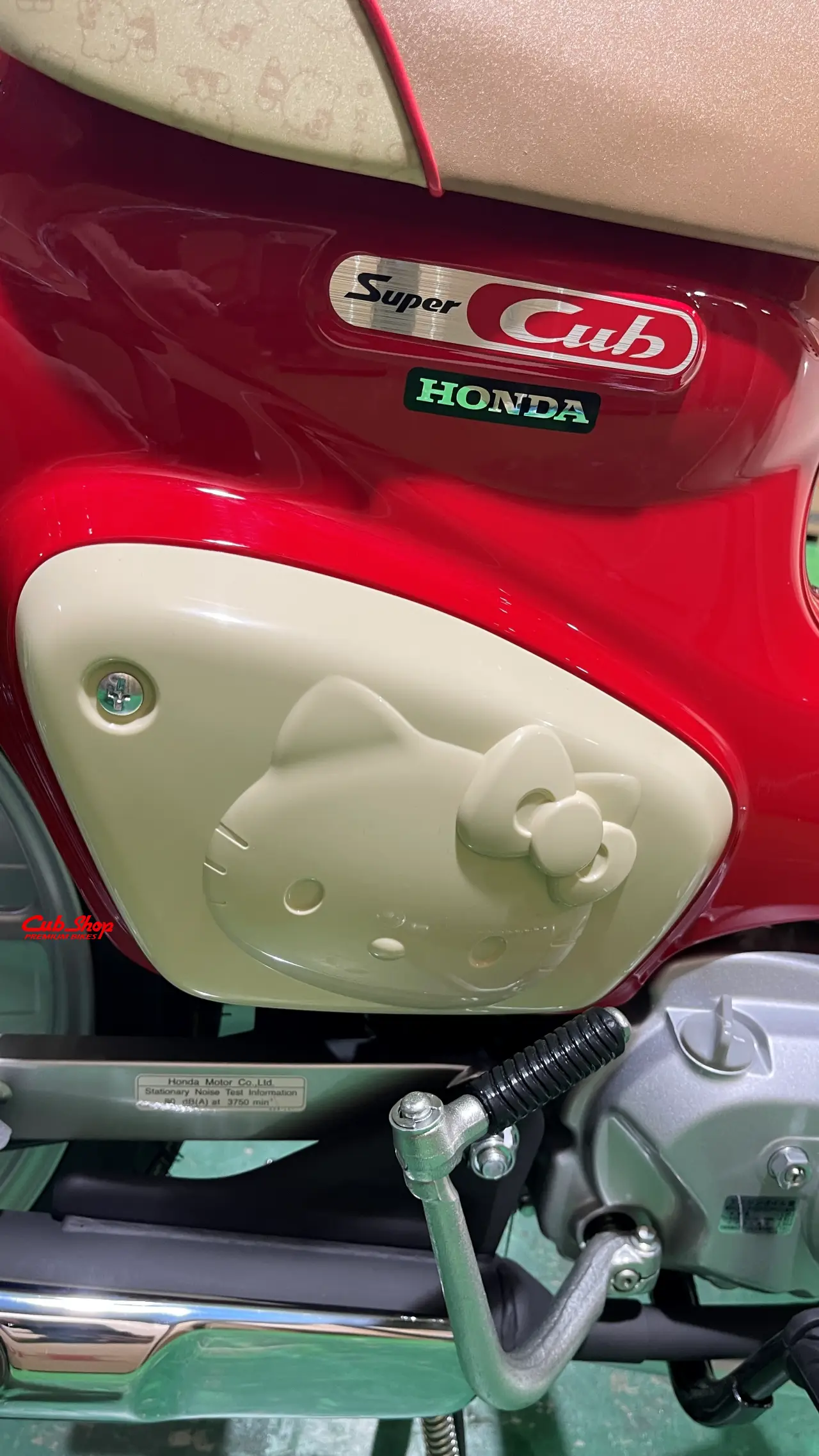 Honda Super Cub Hello Kitty 110cc – Biểu Tượng Phong Cách Hiện Đại
